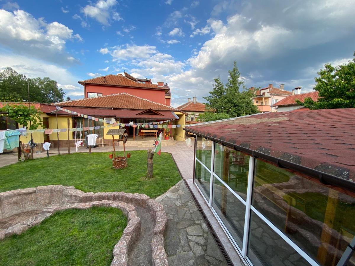 Family Hotel Kavrakovi パヴェル・バニャ エクステリア 写真