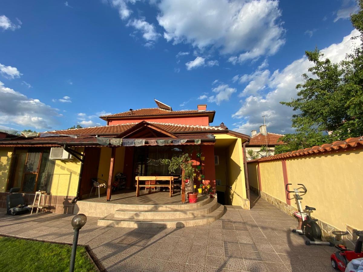 Family Hotel Kavrakovi パヴェル・バニャ エクステリア 写真