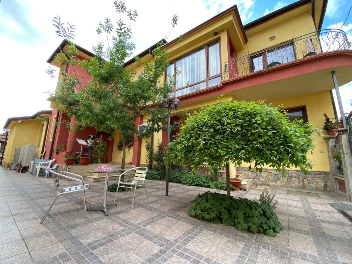 Family Hotel Kavrakovi パヴェル・バニャ エクステリア 写真